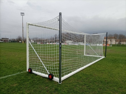 Slika Premični nogometni gol s kolesi in napenjanjem mreže 7,32 × 2,44 m z vključeno mrežo — VI 5902